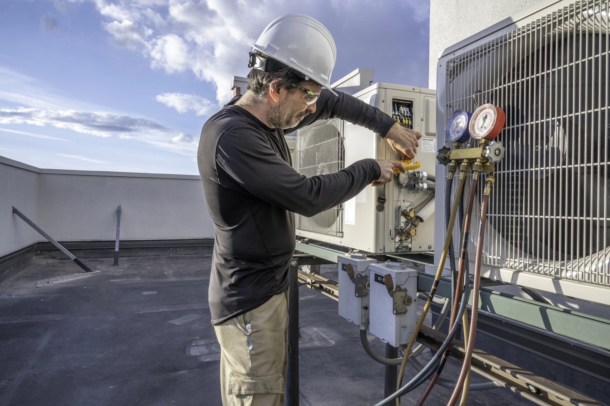 How HVAC Equipment Service Contracts Save Money for Commercial Buildings in Houston